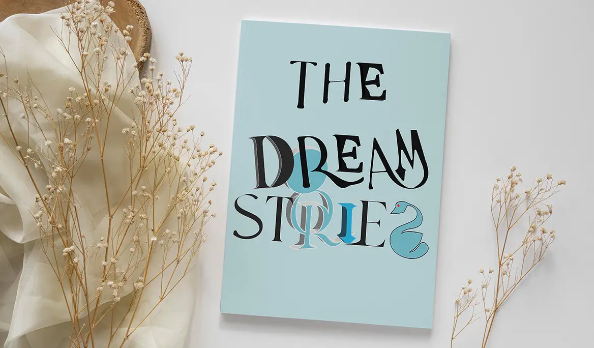 Mock-up van een boekomslag met de tekst 'The Dream Stories' omringd door gedroogde bloemen.